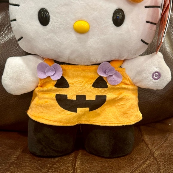 Hello Kitty in Pumpkin Dress Musical Dancing Halloween Side Stepper - Picture 4 of 10